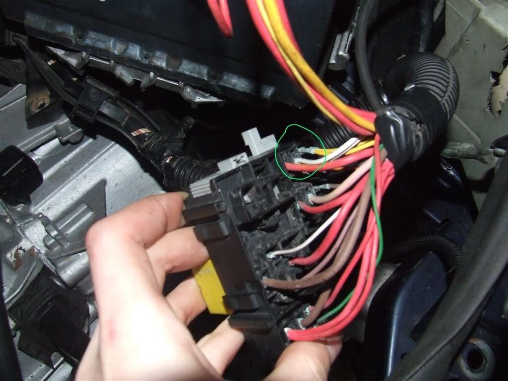 Renault Clio Fuel Pump Relay Location