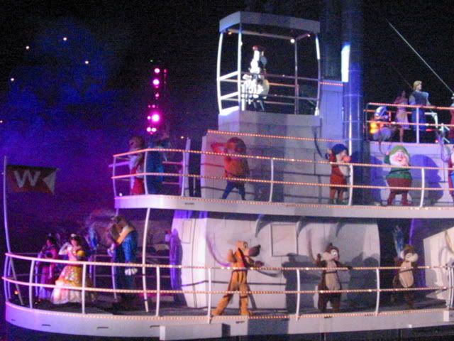 DisneyMGMStudiosFantasmic04.jpg