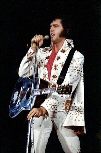  photo Elvis-in-white-cape.jpg