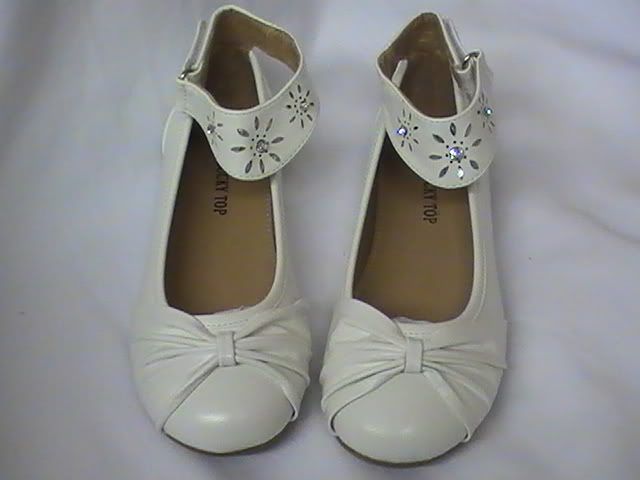 *Ankle strap is velcro for easily putting on and off. *Has cute bow design on top ballet flats with ankle strap. *Ankle strap is velcro for easily putting on and off. *Has cute bow design on top