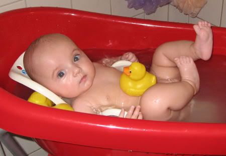 babyzitje voor in bad handig onzin? - babyvraagjes - forum | van kinderwens en zwangerschap tot opvoeding