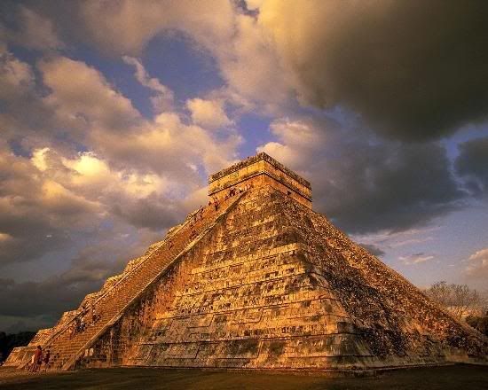 Chichen_Itza_piramidi.jpg
