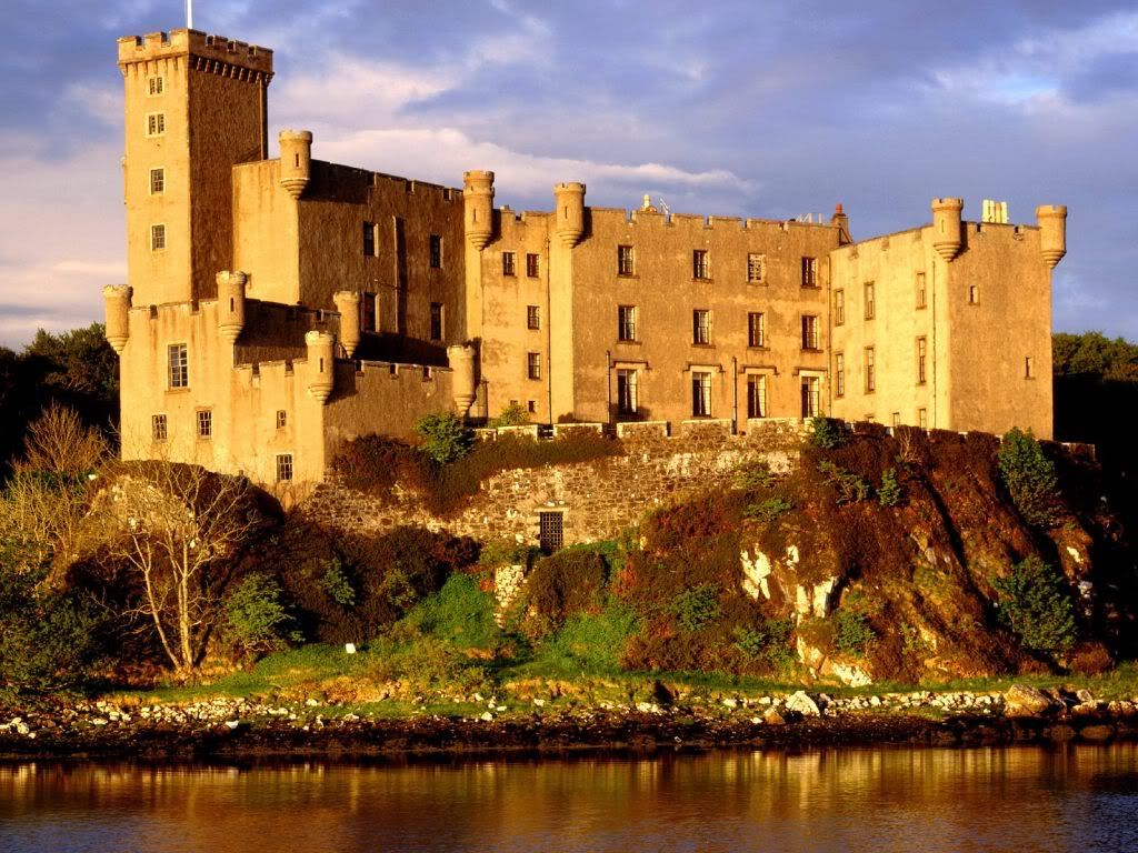 DunveganCastleIsleofSkyeScotland.jpg