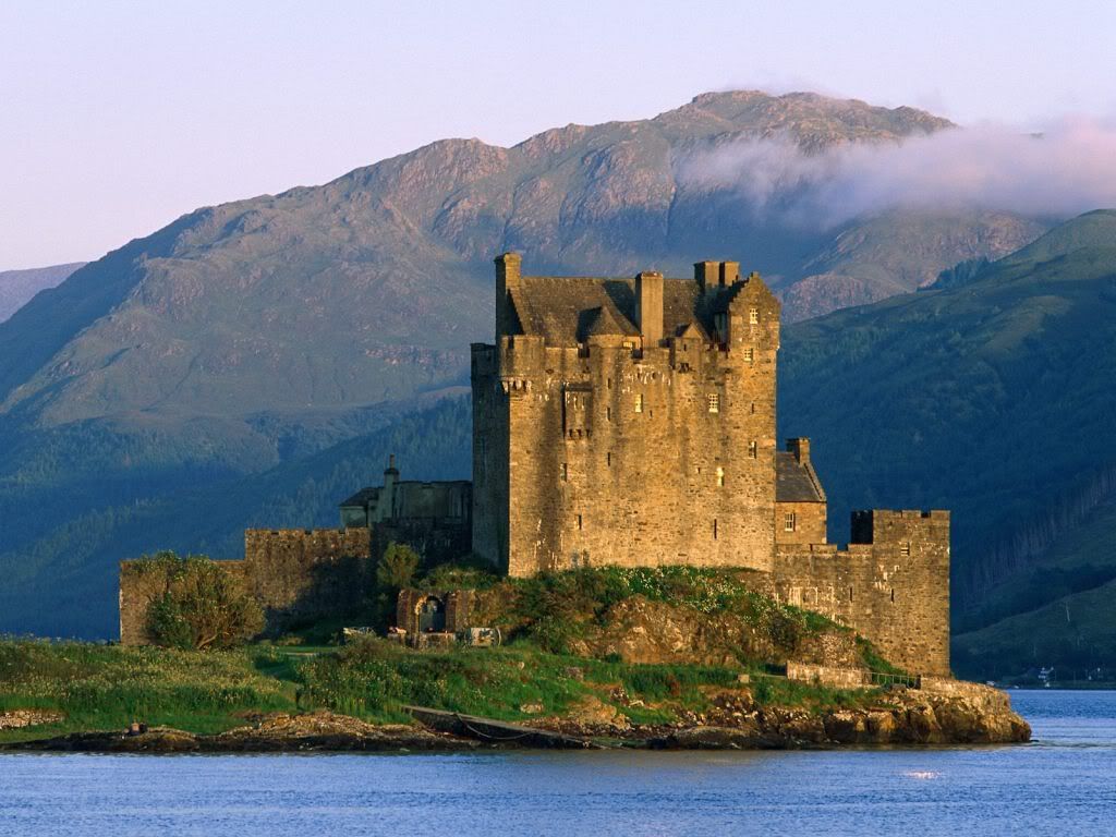 EileanDonanCastleNearDornieScotland.jpg