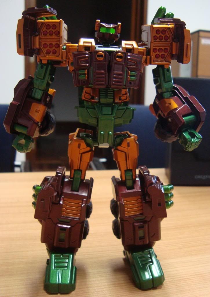http://i189.photobucket.com/albums/z263/galpn/Ebay%2017th%20time/TransformersRoadbustercustom10_zpsef245002.jpg