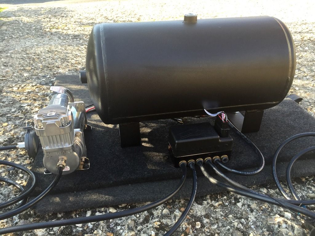 Airlift V2 Air Ride Kit Complete with Aero Sport Air bags (multiple