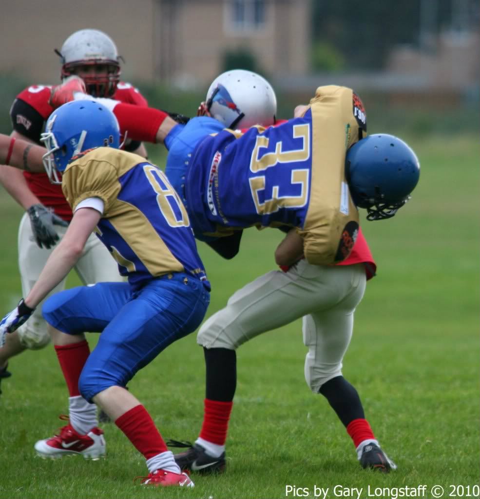 IMAGE: http://i189.photobucket.com/albums/z63/gizmouk1/Titans%20vs%20Trojans%205th%20Sept%202010/IMG_0103.jpg