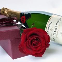 http://i189.photobucket.com/albums/z64/garden_of_hopes/Boxed_Red_Rose_Champagne.jpg