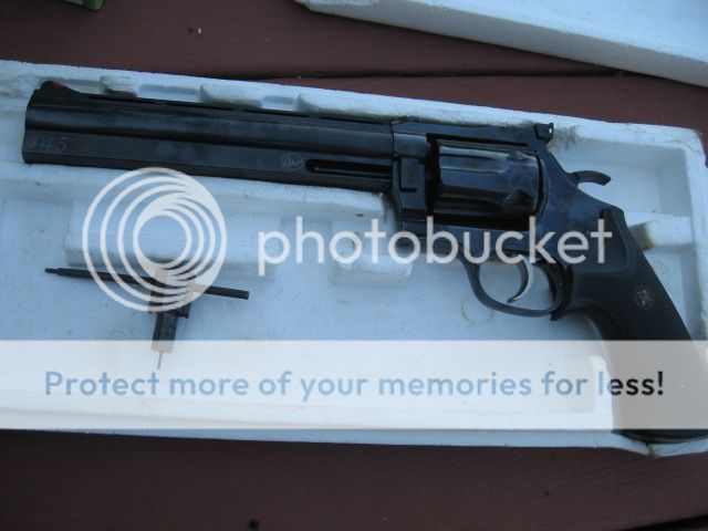 http://i189.photobucket.com/albums/z110/agb1368/Dan%20Wesson/445/005_zps6eecdf99.jpg