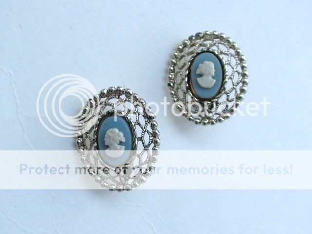 Vtg Sarah Coventry "Cameo Lace" Brooch Earrings Set